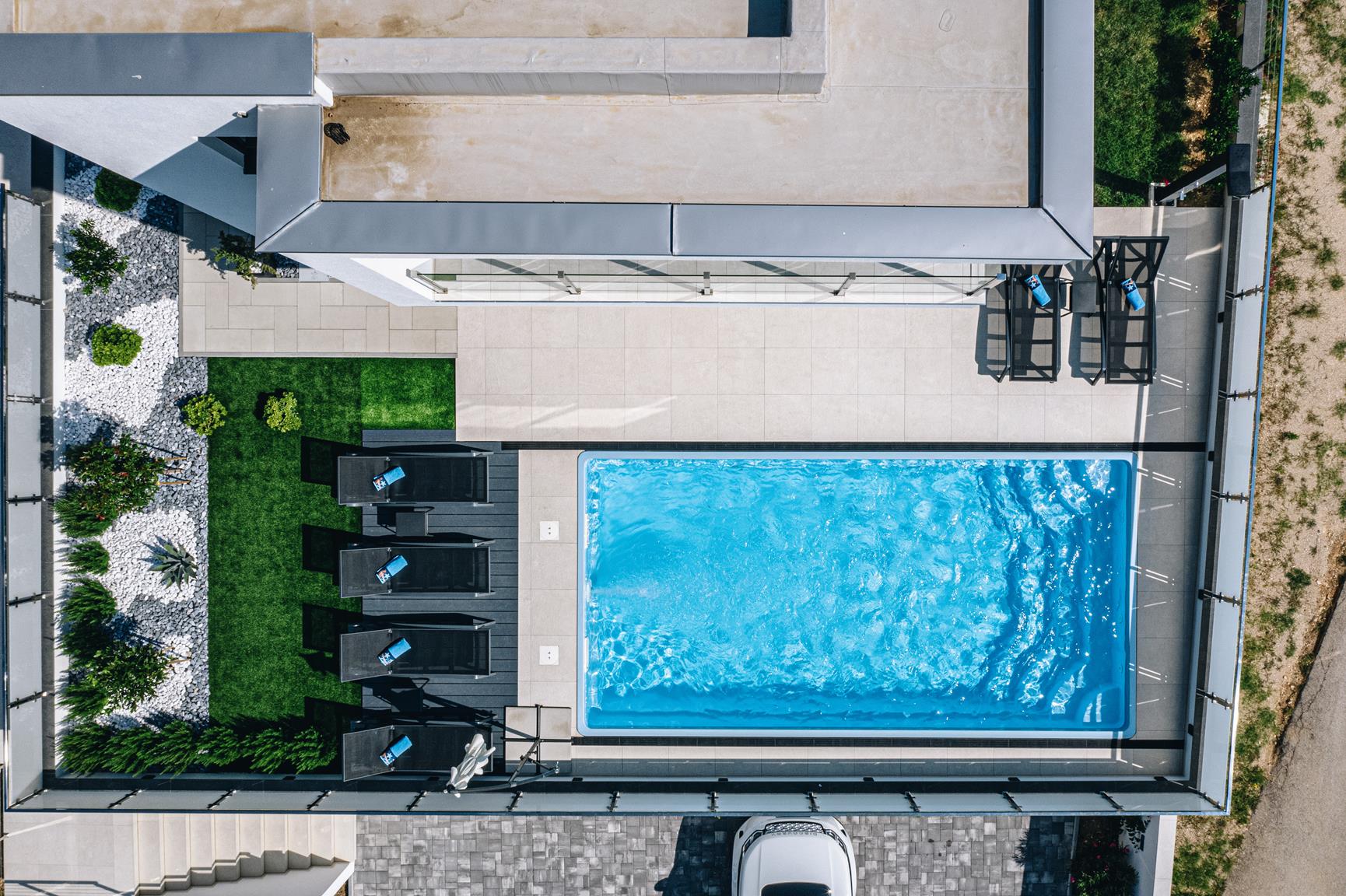 Glassfiberbasseng Aruba Plus 8,00m x 3,70m x 1,50m